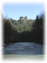 Der vereiste See mit Lokomotive